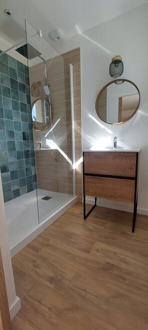 Shower - Maison Neuve au Cœur des Dunes de Lindbergh et à 700 m de la Plage ! (Port-Bail-sur-Mer)