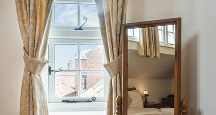 This authentic little cottage is tucked away in the heart of Whitby’s old town.