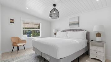 4 bedrooms, desk, iron/ironing board, free WiFi