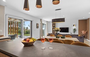 Dining - Nice home in Marasi with WiFi (Marasi)