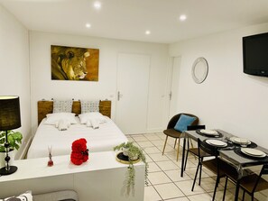 1 chambre, fer et planche à repasser, lit parapluie, Wi-Fi gratuit