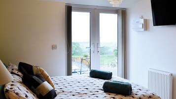 2 bedrooms, WiFi, bed sheets, wheelchair access