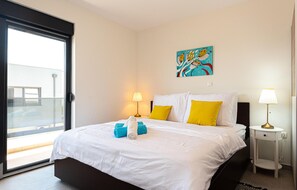 2 bedrooms, travel cot, free WiFi, bed sheets