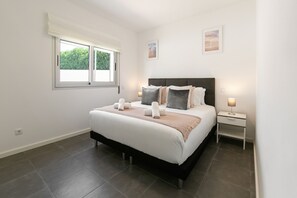 1 bedroom, iron/ironing board, travel cot, Internet