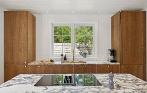 Fridge, oven, stovetop, dishwasher - Amazing home in Nykøbing Sj with WiFi (Nykøbing Sj)