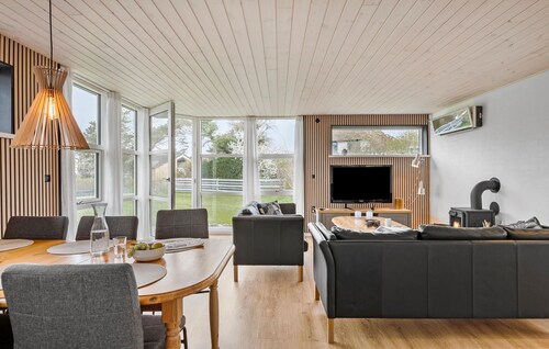 Stunning home in Sydals with kitchen