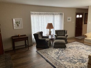 Interior - Updated family home in quiet neighborhood. (El Dorado)