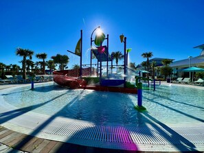 Inomhuspool och utomhuspool