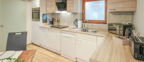 Fridge, stovetop, dishwasher, coffee/tea maker