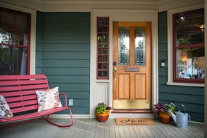 Exterior detail - Cozy & Spacious home next to Gorgeous City Park - Outdoor Dining, Hot Tub & Gym! (Providence)
