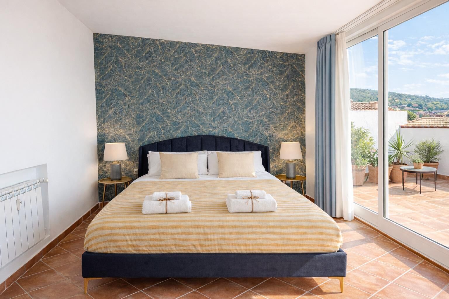 1 chambre, fer et planche à repasser, lit de bébé portatif, Wi-Fi