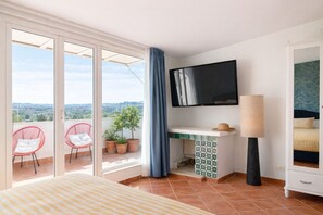 1 habitación, tabla de planchar con plancha, cuna de viaje y wifi 