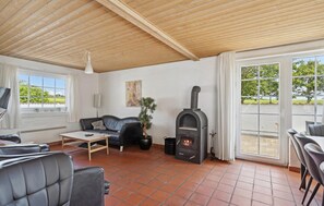 Fernseher, Kamin, DVD-Player, Tischtennisplatte