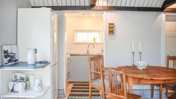Kylskåp, mikrovågsugn, ugn och spishäll