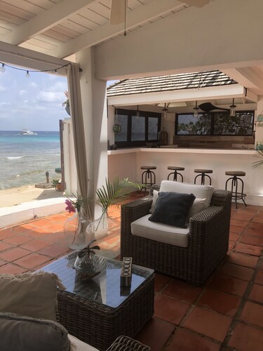 Beachfront 2 bedroom apartment with private pool -NEW LISTING
