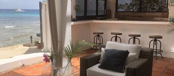 Beachfront 2 bedroom apartment with private pool -NEW LISTING