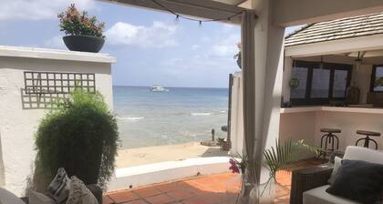 Beachfront 2 bedroom apartment with private pool -NEW LISTING