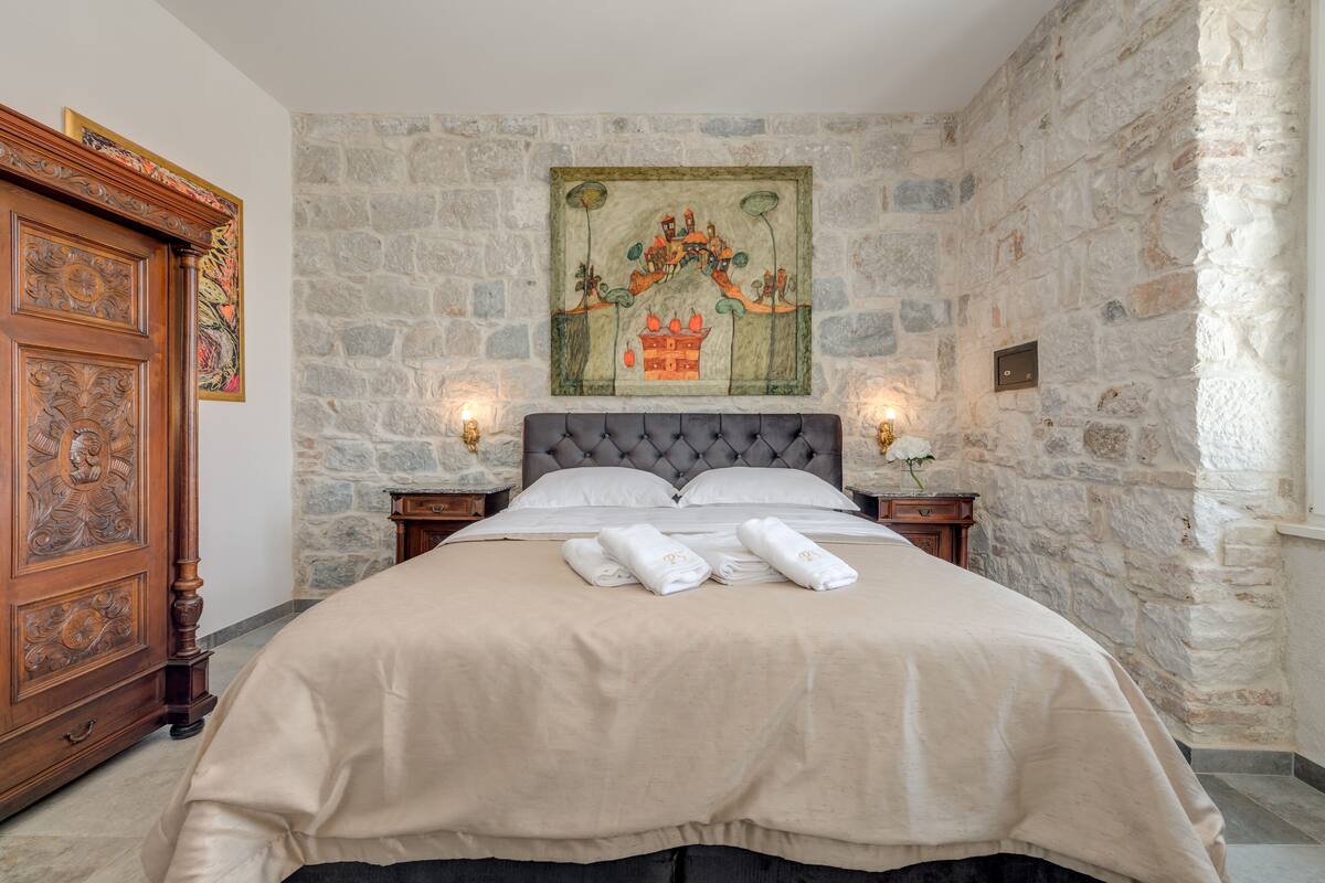 Grand Apartment with Sea View and Balcony | 1 bedroom, in-room safe, free WiFi