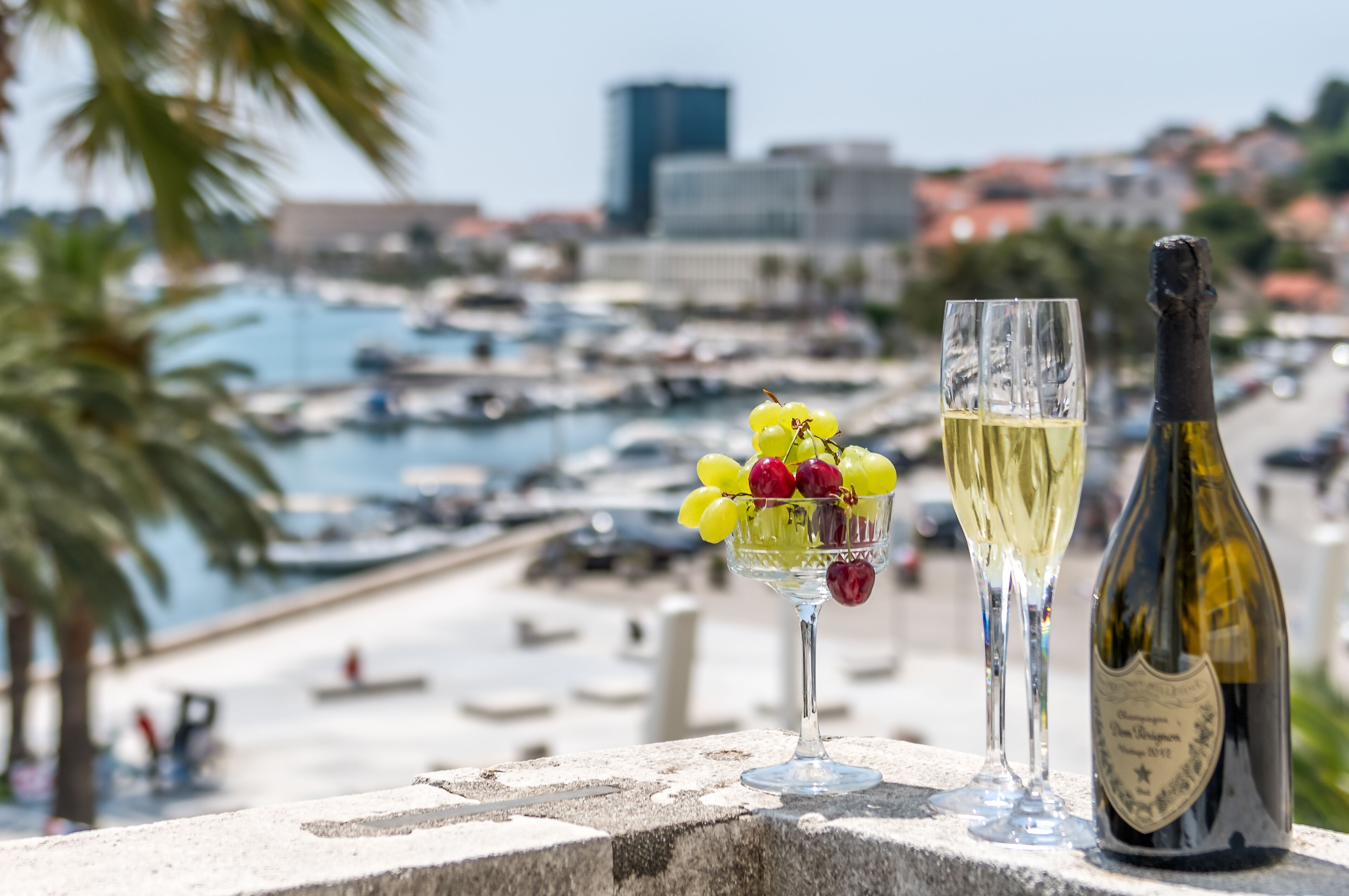 Grand Apartment with Sea View and Balcony | Terrace/patio