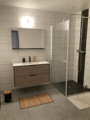 Shower, towels, soap, toilet paper