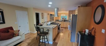 Beautiful valley retreat only 2.6 miles from the glacier and close to airport!