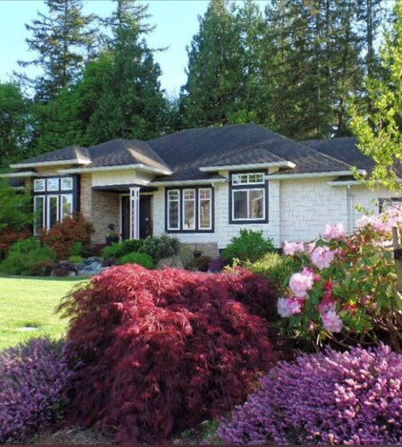 Cozy like home Rural feel in urban area central to sightseeing . Close to shops