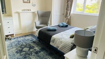 4 bedrooms, iron/ironing board, WiFi, bed sheets