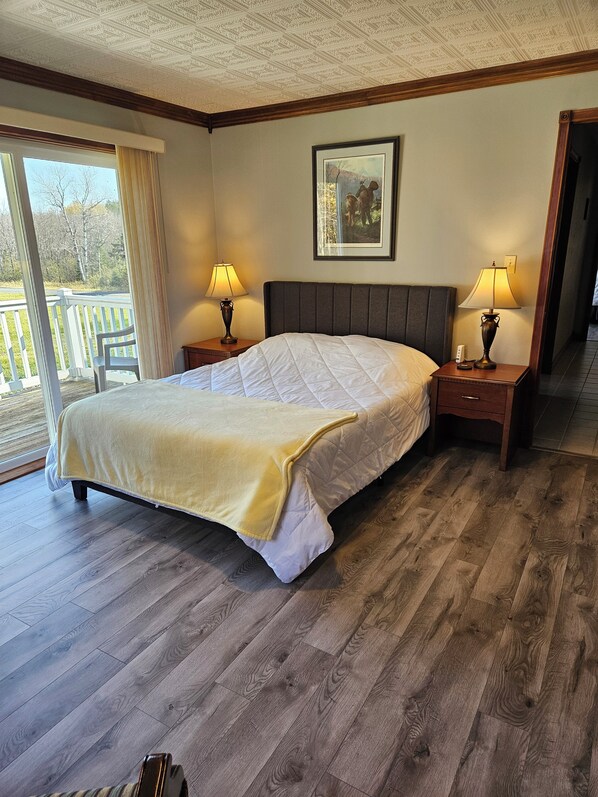 3 bedrooms, desk, iron/ironing board, travel cot