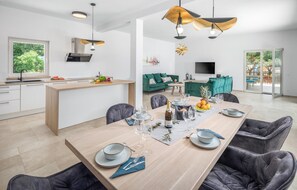 Dining - Stunning home in Pifari (Pifari)