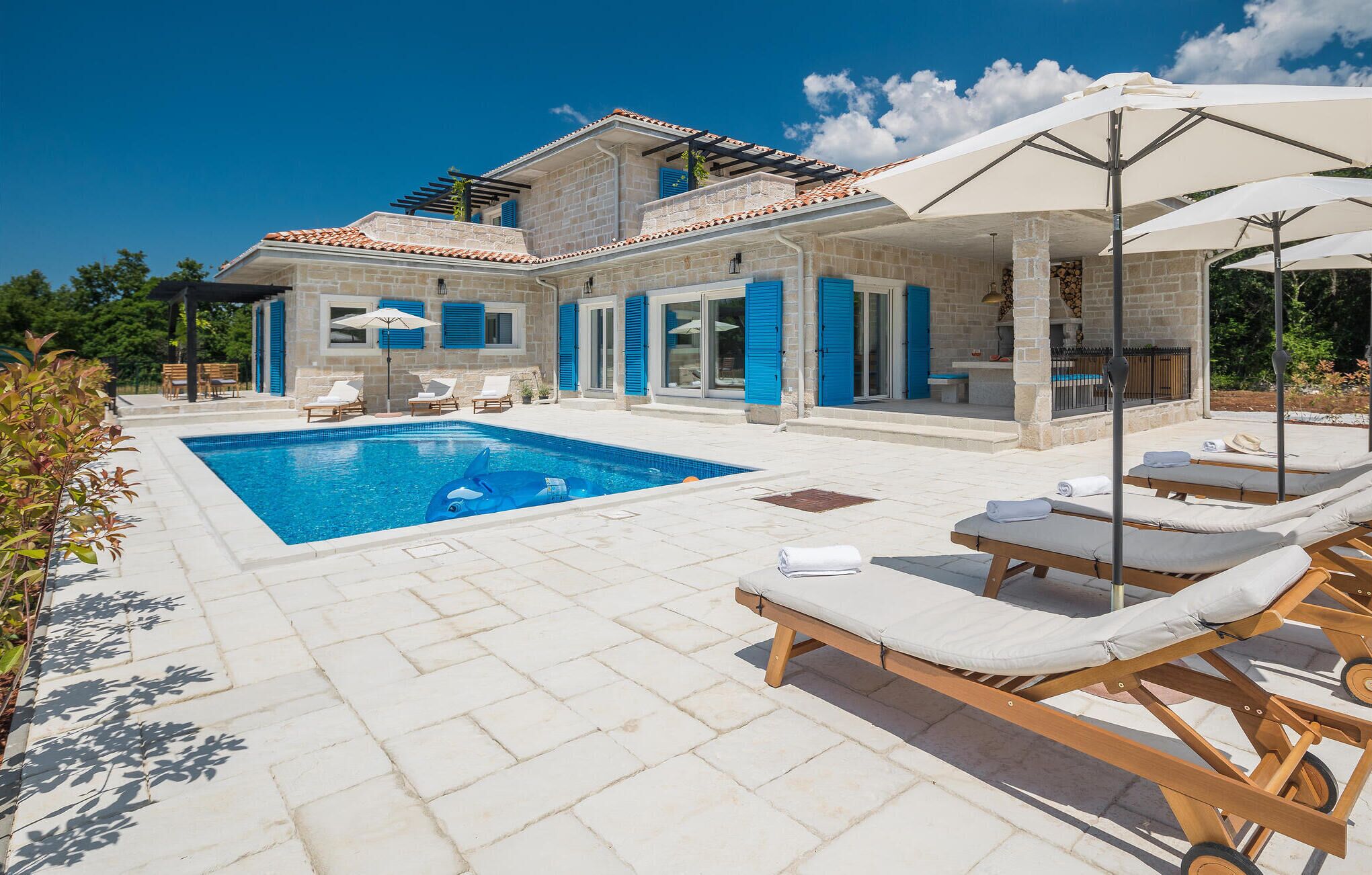 屋外プール、温水プール