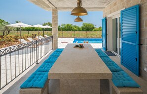 Outdoor dining - Stunning home in Pifari (Pifari)