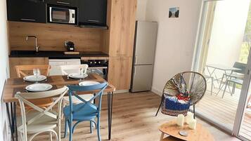 Fridge, microwave, oven, dishwasher