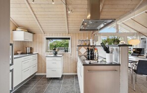 Køleskab, opvaskemaskine, kaffe-/temaskine