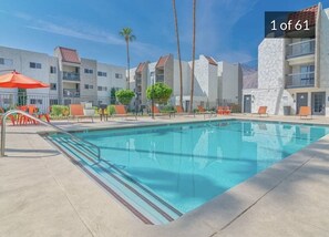 Piscina all'aperto, una piscina riscaldata