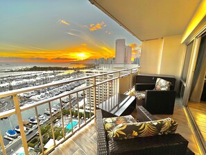 Property grounds - Waikiki Beach Experience! Luxury OceanView Suite! (Honolulu)