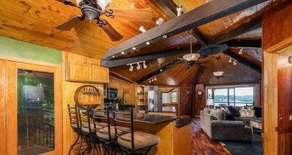Lakeside Retreat: Unwind and Rejuvenate at our Boone Lake Rental with Hot Tub