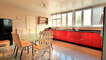 Standard Apartment | Private kitchen | Full-size fridge, microwave, oven, stovetop