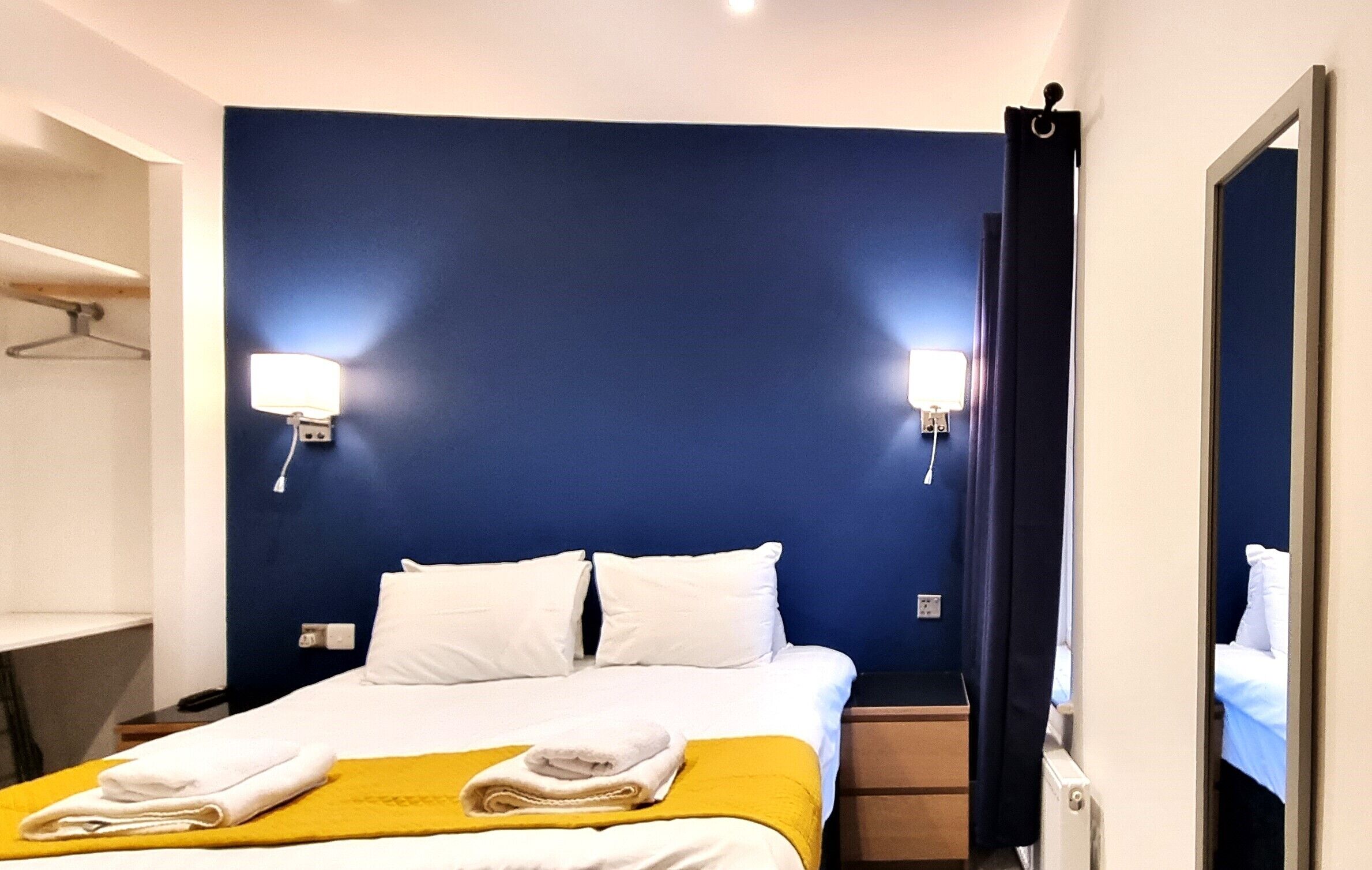 Casa superior | 6 dormitorios, escritorio, tabla de planchar con plancha y wifi gratis