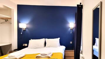 Superior House | 6 bedrooms, desk, iron/ironing board, free WiFi