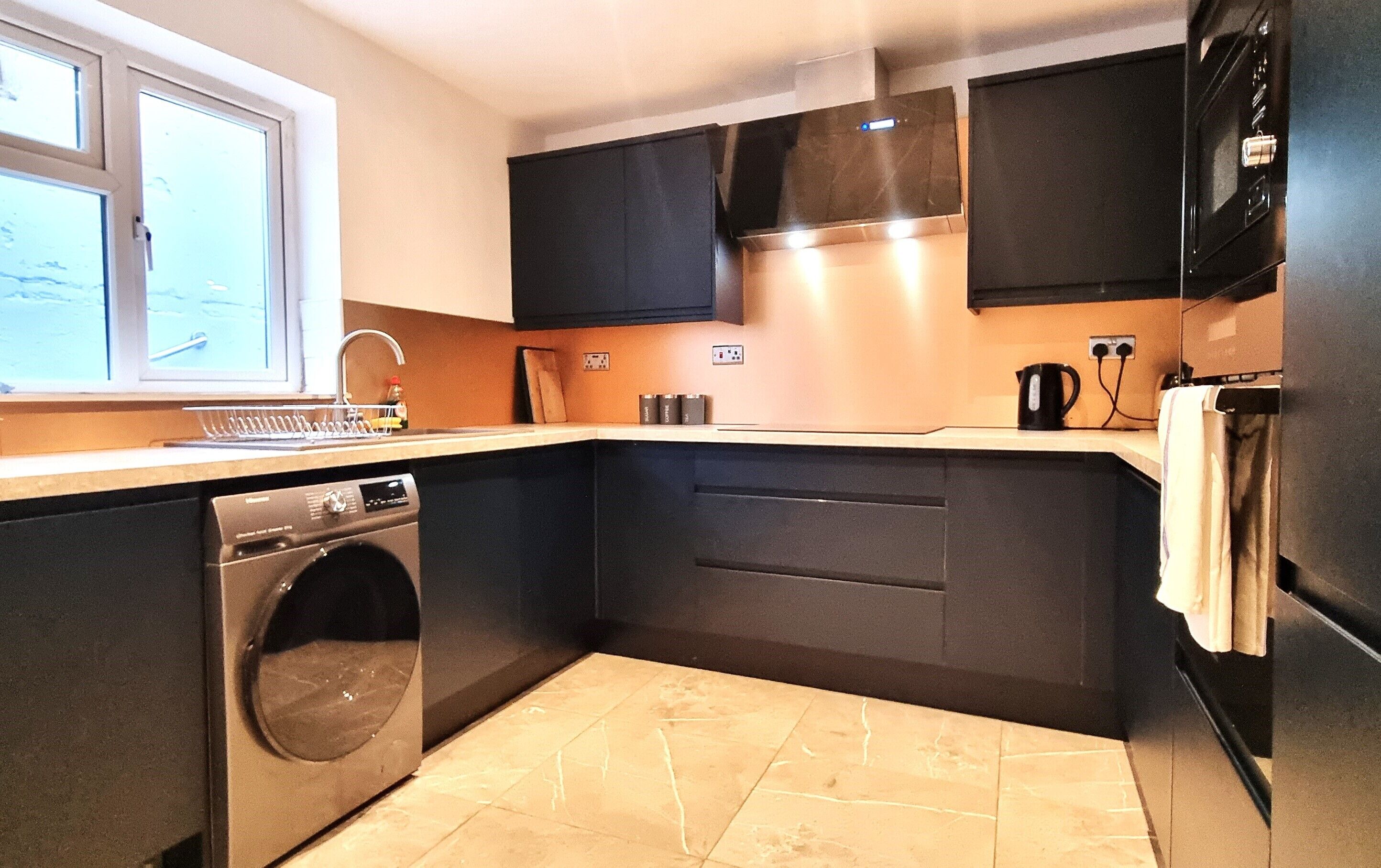 Hus Superior | Eget kök | Stort kylskåp, mikrovågsugn, ugn och spishäll