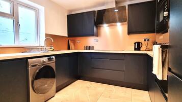 Superior House | Private kitchen | Full-size fridge, microwave, oven, stovetop