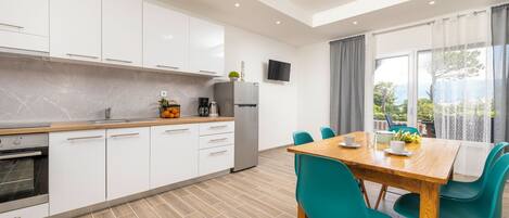 Fridge, microwave, oven, stovetop