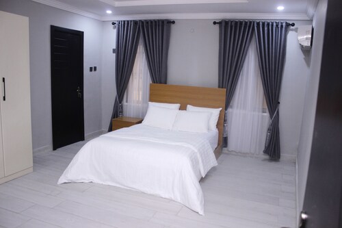 Tastefully furnished home in quiet, secure and accessible community in Bodija A1