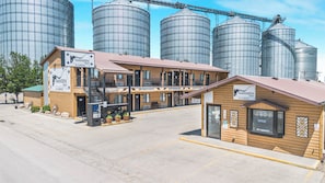 Exterior - Hansen Inn and Cabins (Wall)