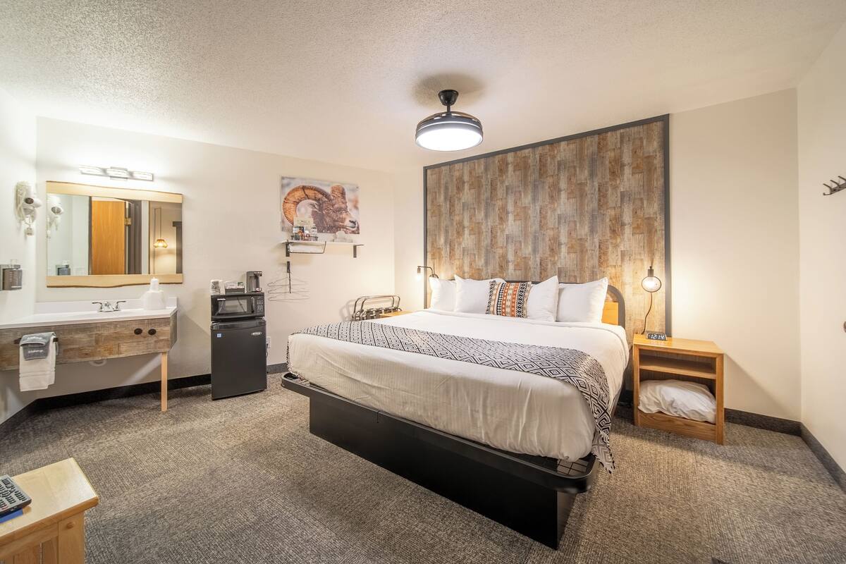 WiFi (free), bed sheets