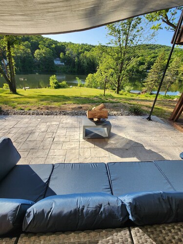 Red Cabin Lake House with Amazing Views!