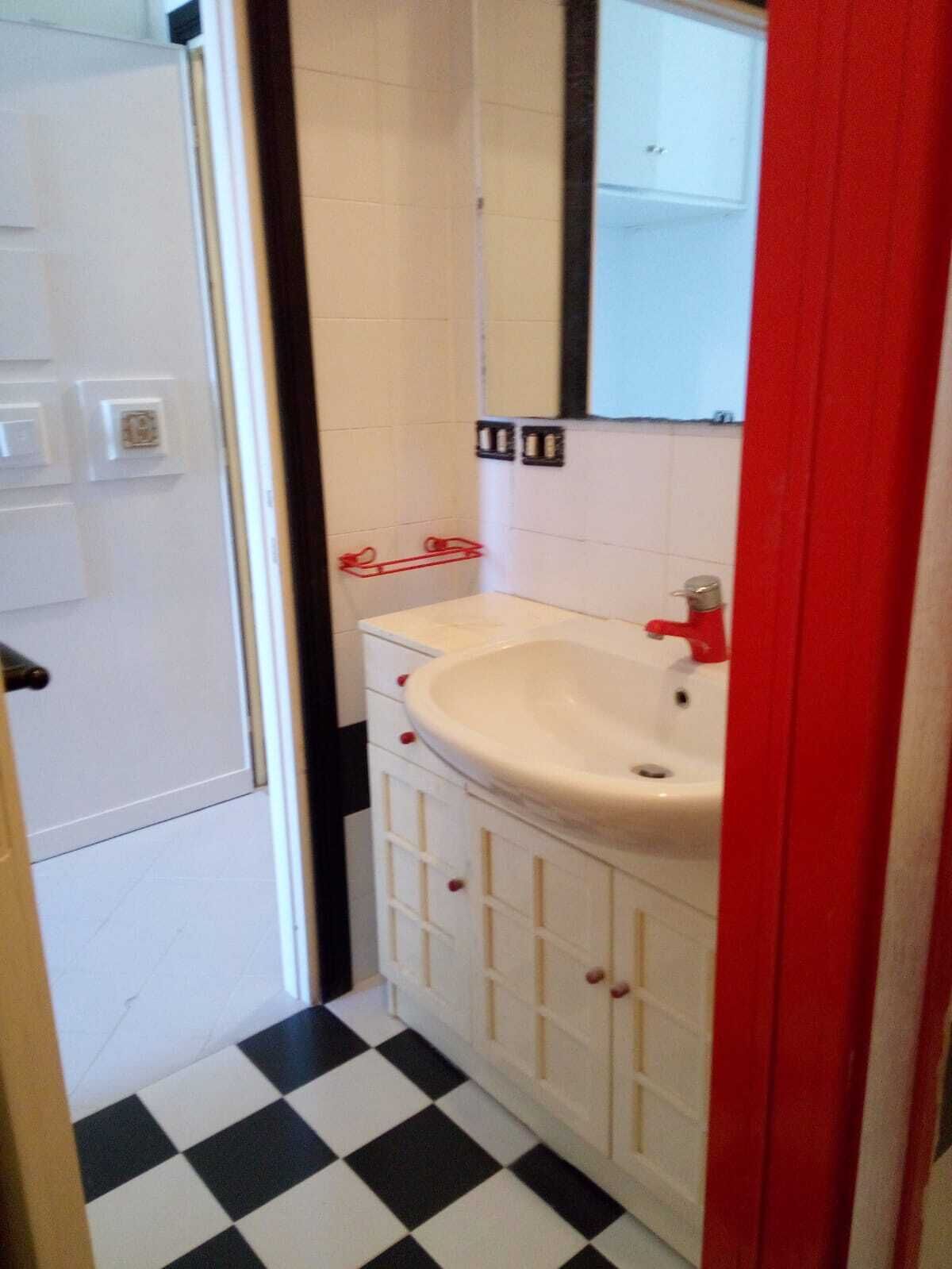 Doccia, asciugacapelli, bidet, asciugamani