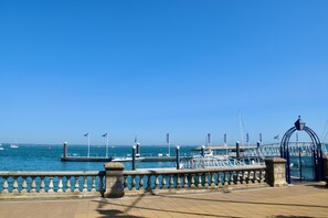 House | 2 bedrooms - Boat House Located in the Sailing Mecca of Cowes (Cowes)