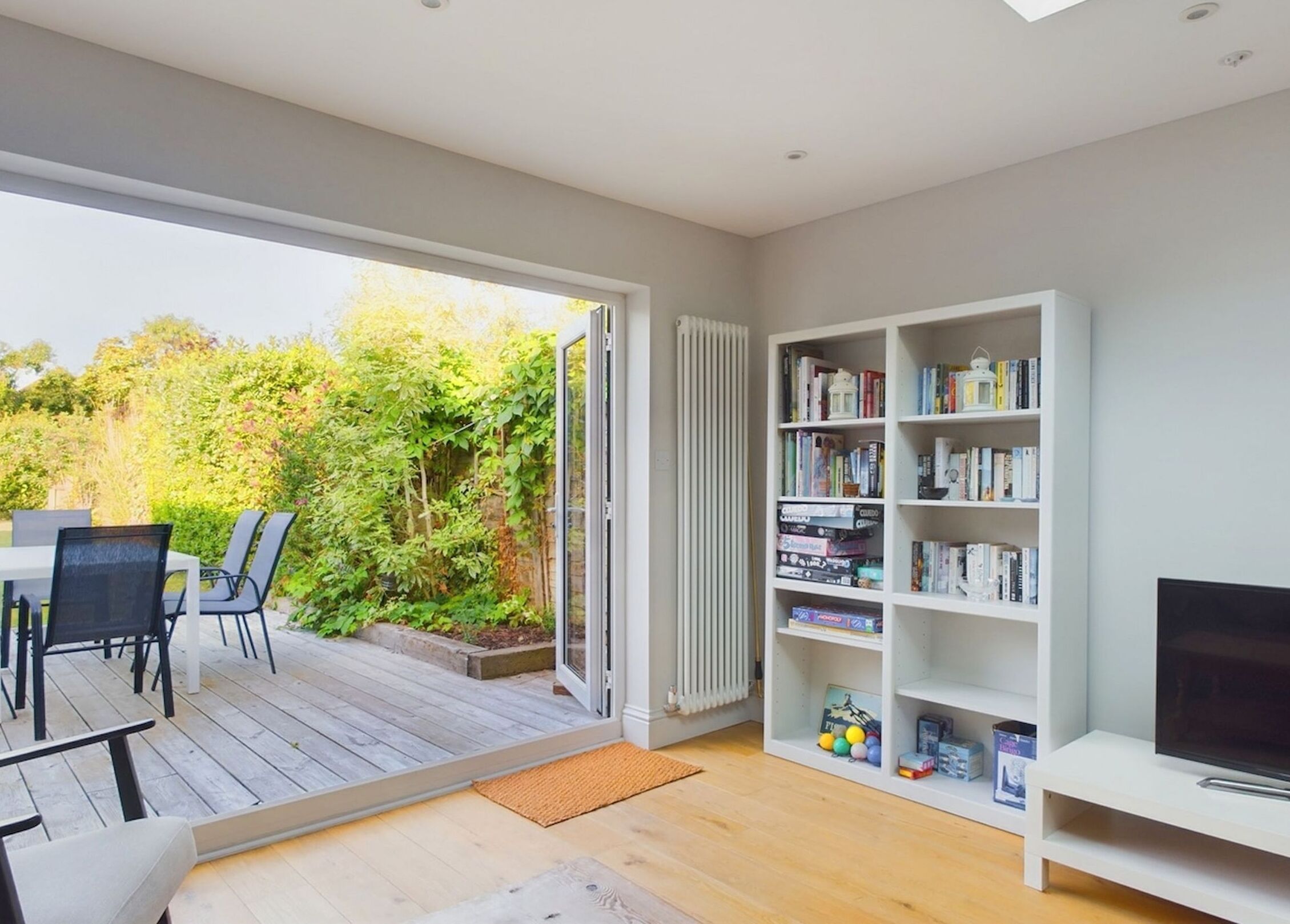 House | 4 bedrooms, desk