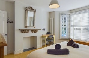 Nhà | 4 phòng ngủ, bàn 